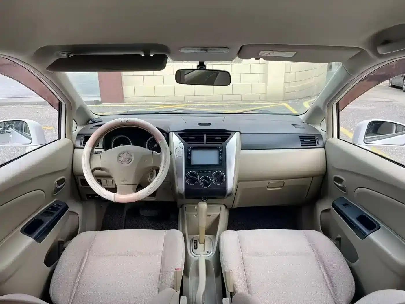 Venucia D50 2012 1.6L Automatic Premium Edition — миниатюра 7