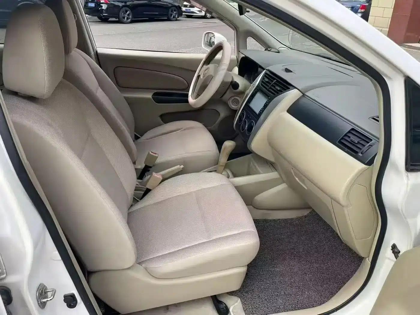 Venucia D50 2012 1.6L Automatic Premium Edition — миниатюра 8