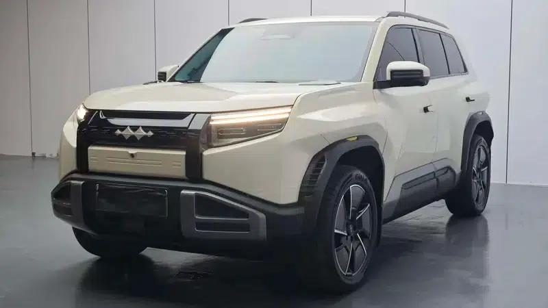 Titanium 3 2025 Model 501KM AWD Ultra Edition — миниатюра 1
