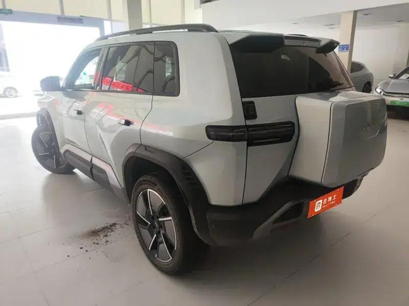 Titanium 3 2025 Model 501KM AWD Ultra Edition — миниатюра 3