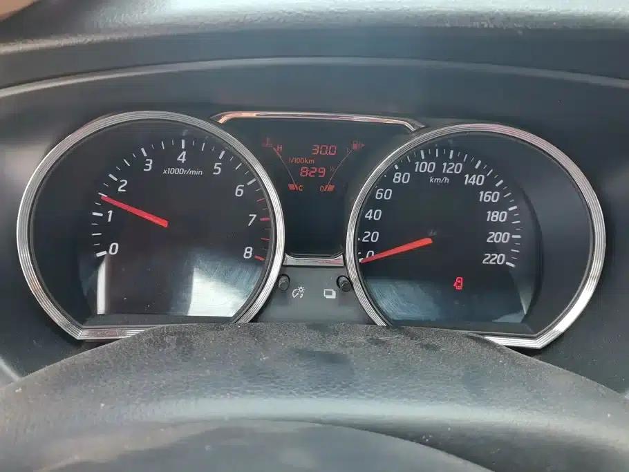 Nissan Livina 2013 1.6XE Manual Comfort Edition — миниатюра 14