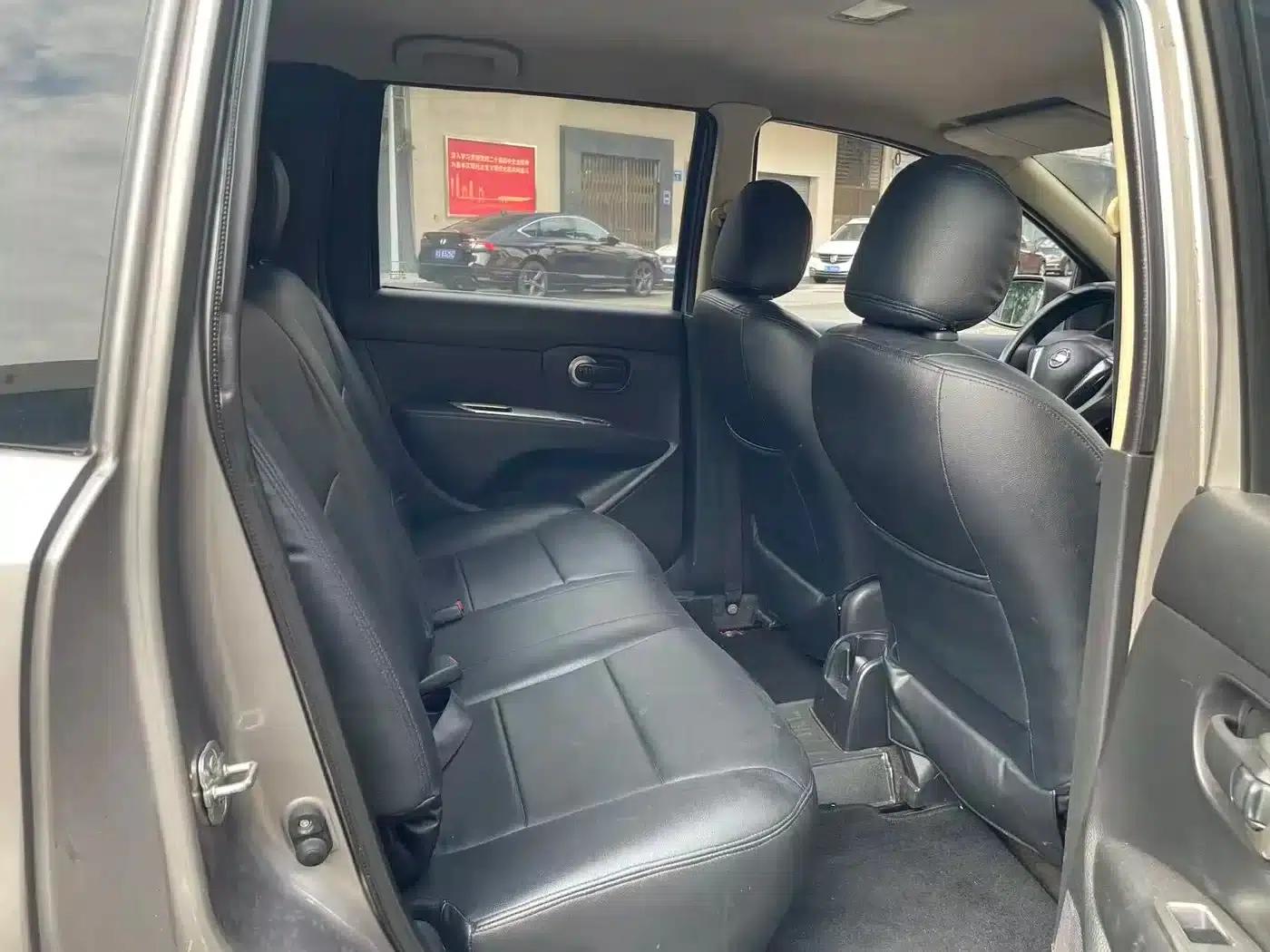 Nissan Livina 2013 Sporty 1.6XL CVT Comfort Edition — миниатюра 11