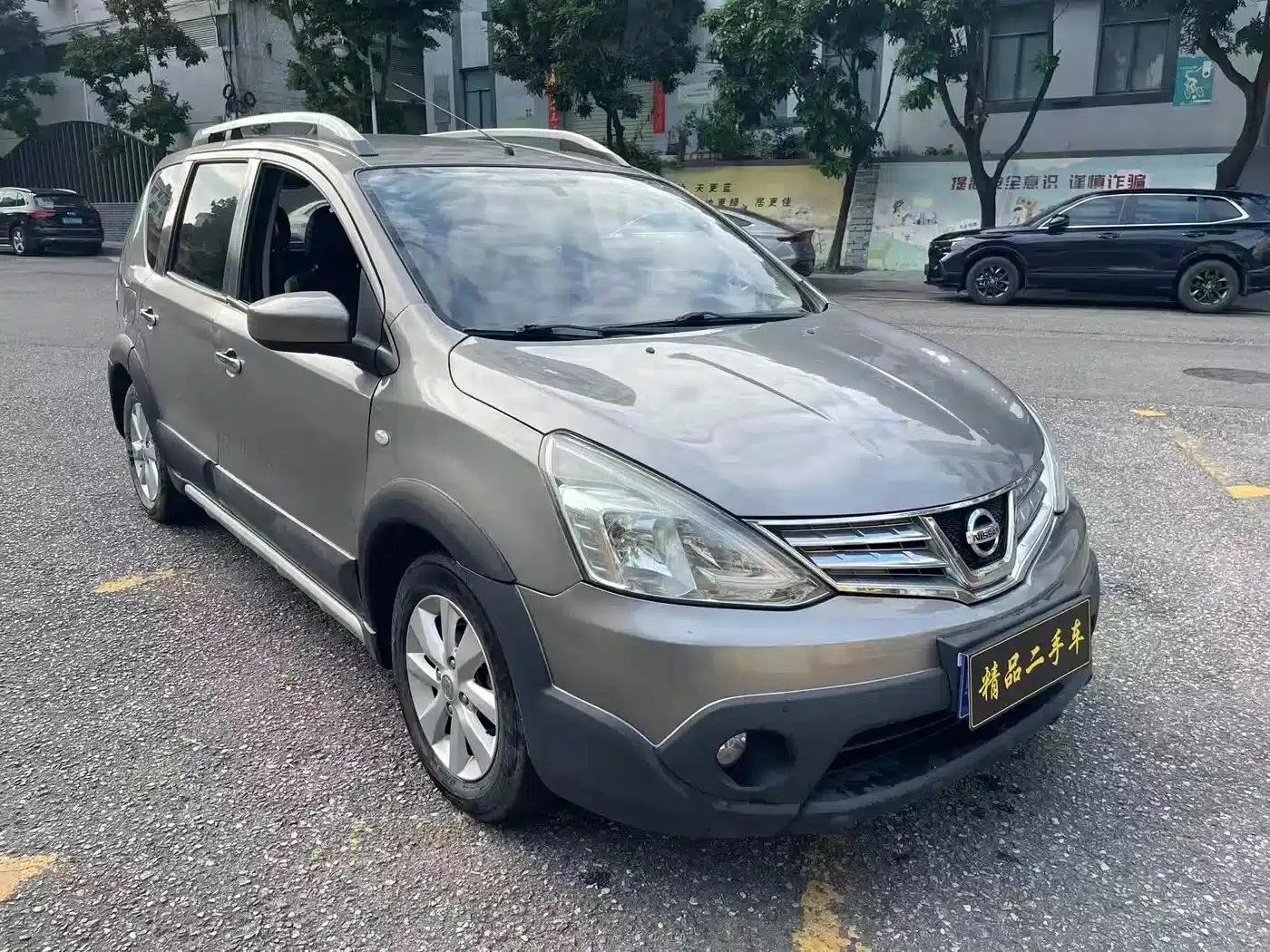 Nissan Livina 2013 Sporty 1.6XL CVT Comfort Edition — миниатюра 3
