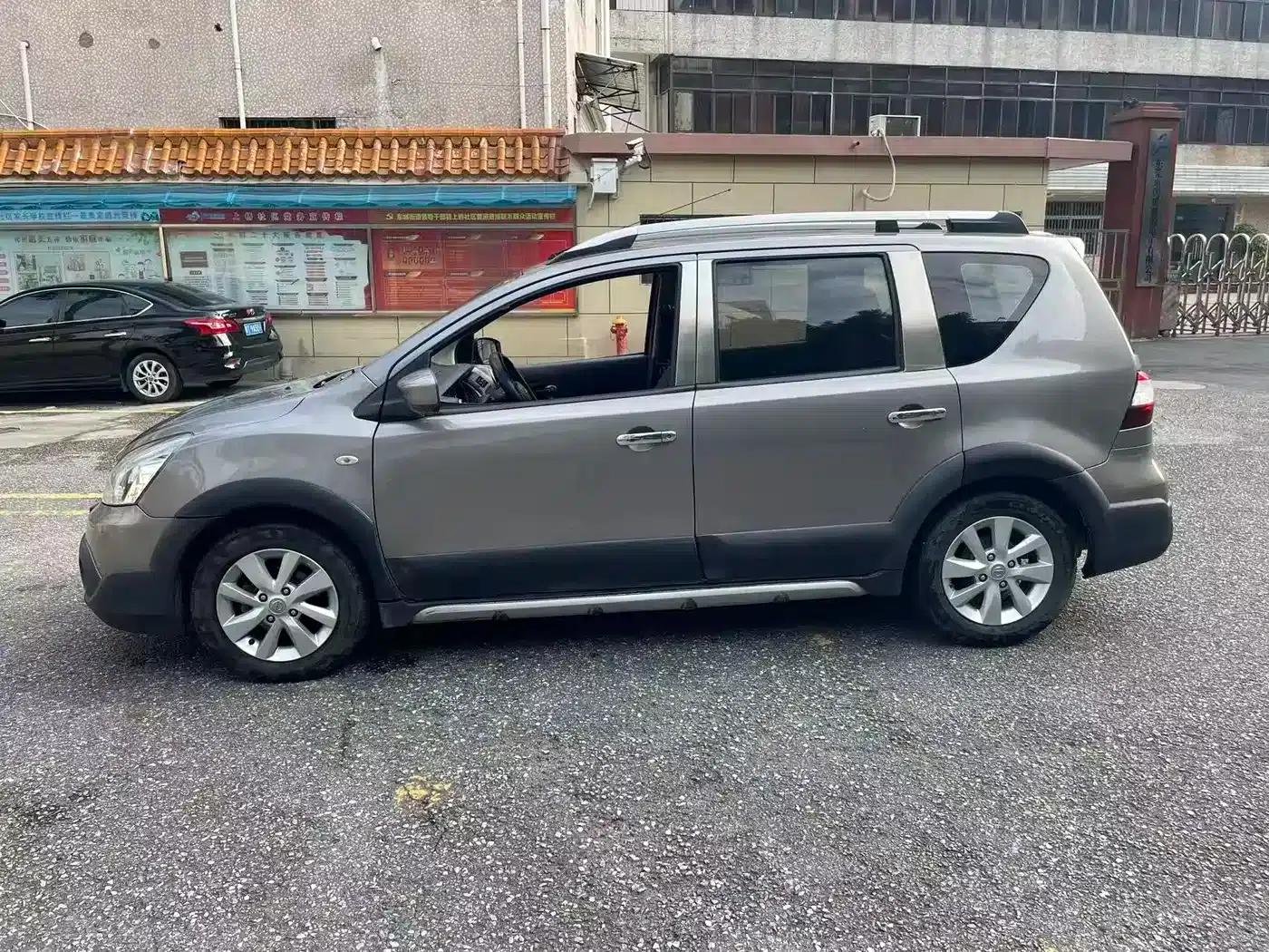 Nissan Livina 2013 Sporty 1.6XL CVT Comfort Edition — миниатюра 8