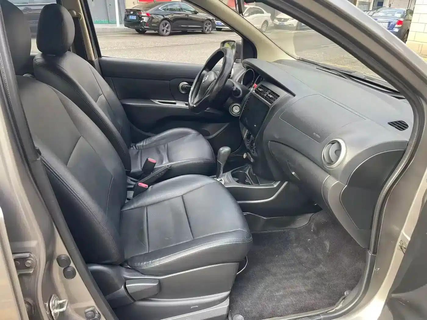 Nissan Livina 2013 Sporty 1.6XL CVT Comfort Edition — миниатюра 9