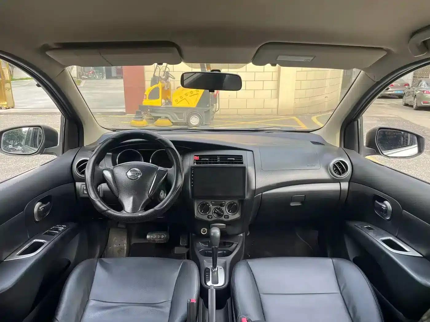 Nissan Livina 2013 Sporty 1.6XL CVT Comfort Edition — миниатюра 10