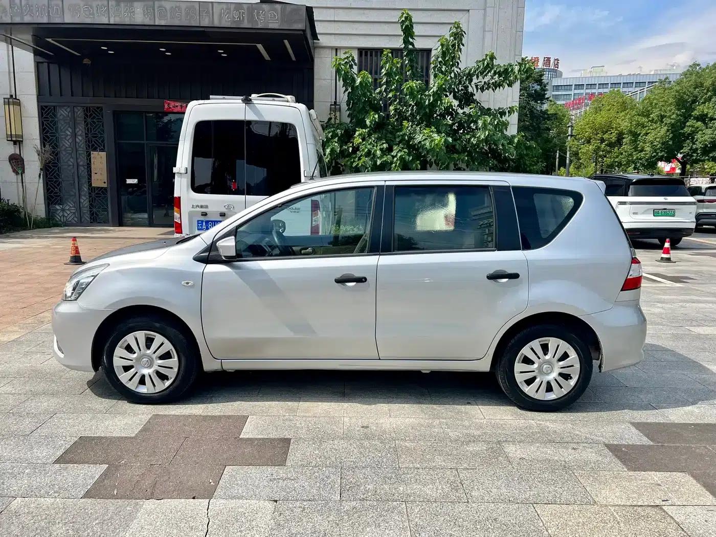 Nissan Livina 2015 1.6XE CVT Comfort Edition — миниатюра 11