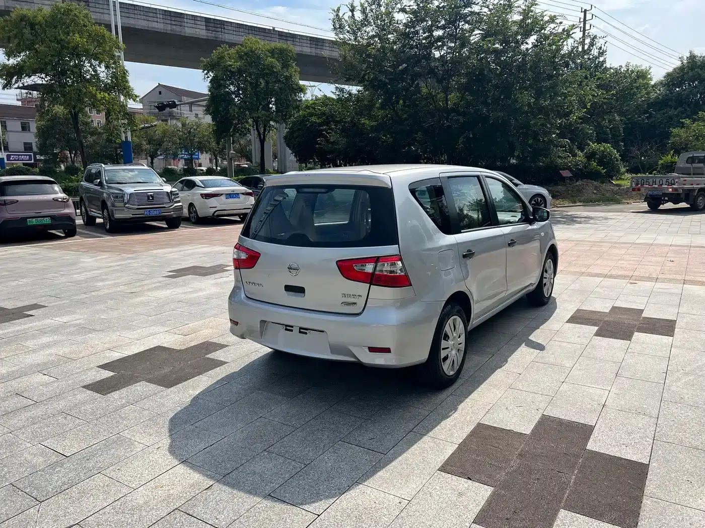 Nissan Livina 2015 1.6XE CVT Comfort Edition — миниатюра 12