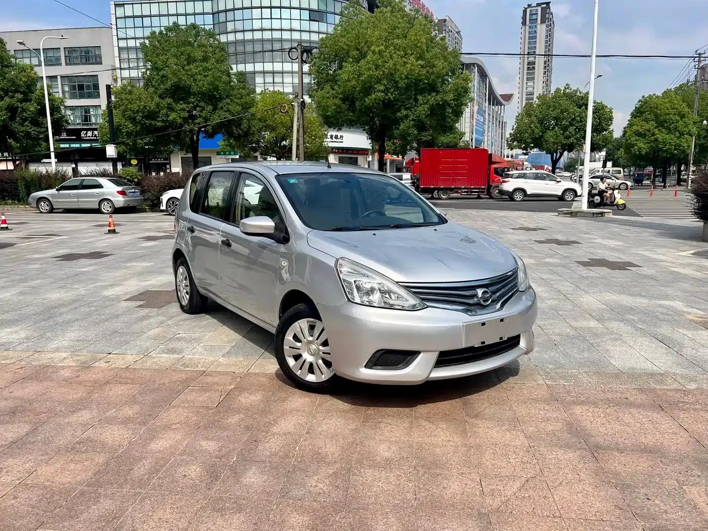 Nissan Livina 2015 1.6XE CVT Comfort Edition — миниатюра 3
