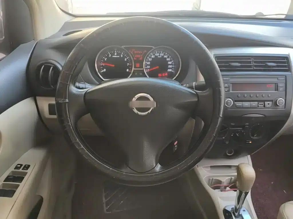 Nissan Livina 2015 1.6XE CVT Comfort Edition — миниатюра 11