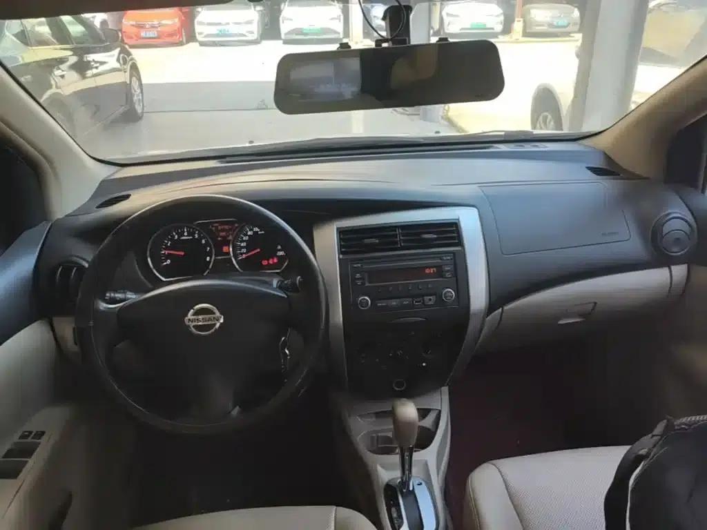 Nissan Livina 2015 1.6XE CVT Comfort Edition — миниатюра 10