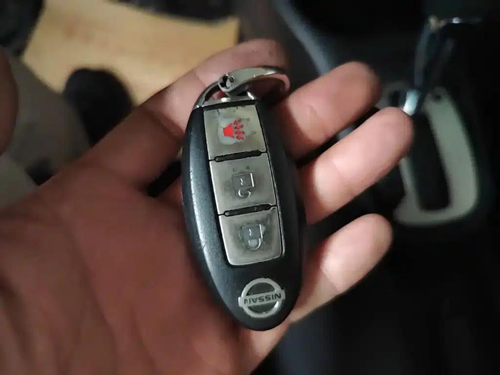 Nissan Livina 2013 Model 1.6XV CVT Deluxe Edition — миниатюра 15