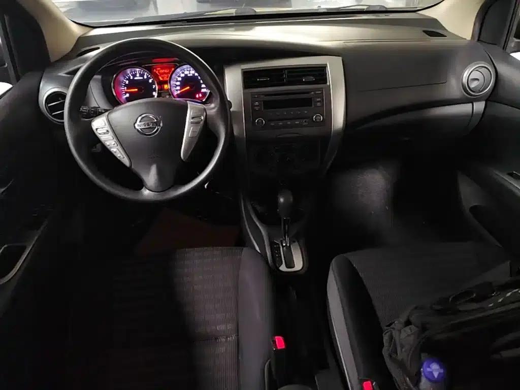 Nissan Livina 2013 Model 1.6XV CVT Deluxe Edition — миниатюра 16