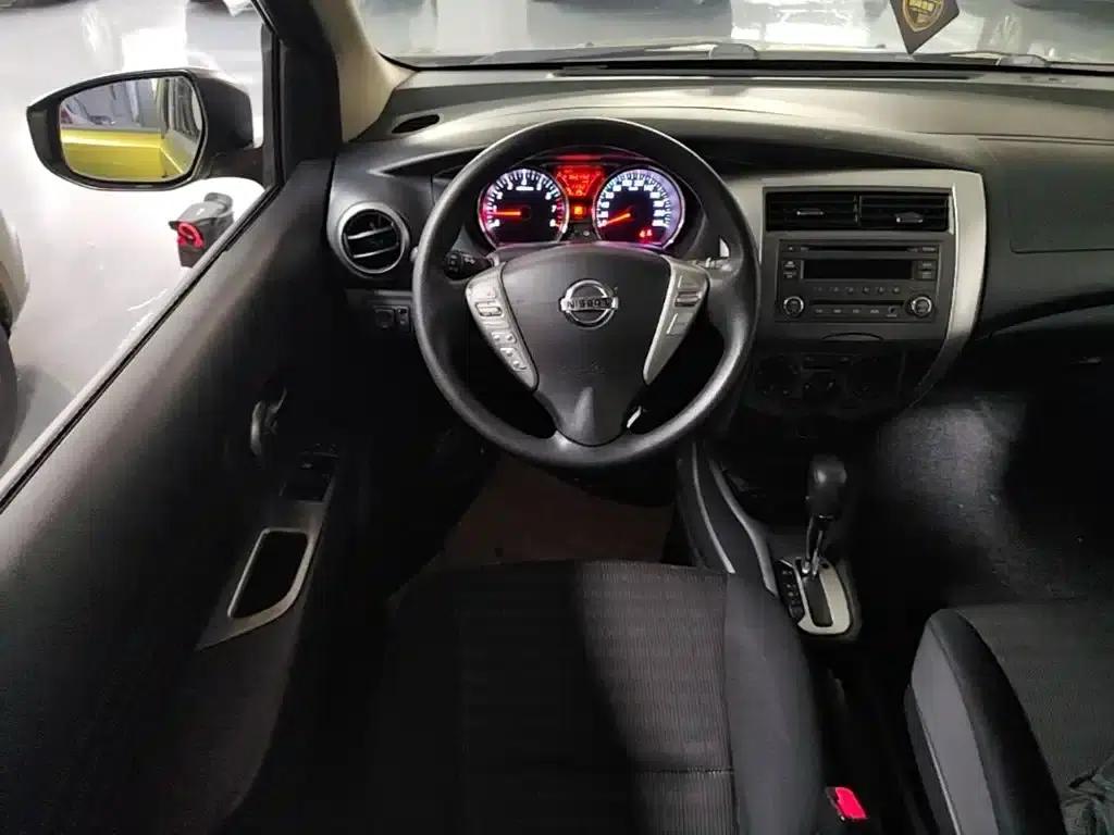 Nissan Livina 2013 Model 1.6XV CVT Deluxe Edition — миниатюра 17