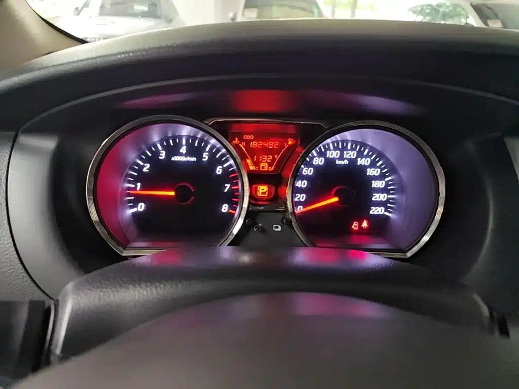 Nissan Livina 2013 Model 1.6XV CVT Deluxe Edition — миниатюра 18