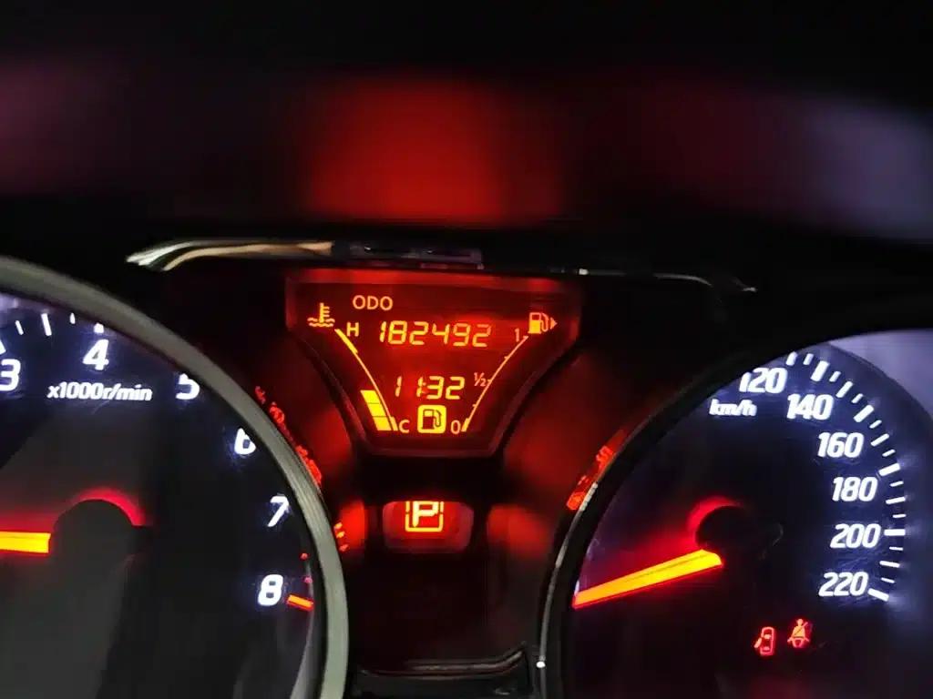 Nissan Livina 2013 Model 1.6XV CVT Deluxe Edition — миниатюра 19