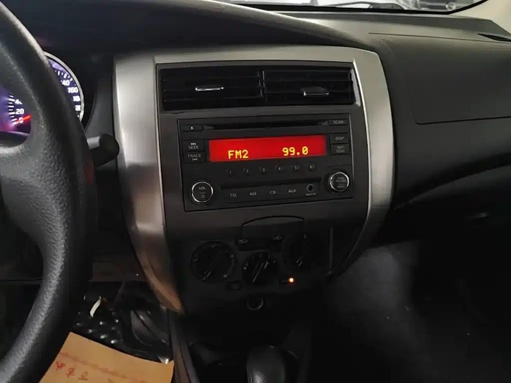 Nissan Livina 2013 Model 1.6XV CVT Deluxe Edition — миниатюра 20