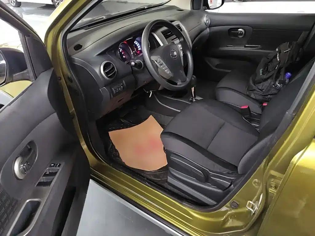 Nissan Livina 2013 Model 1.6XV CVT Deluxe Edition — миниатюра 23