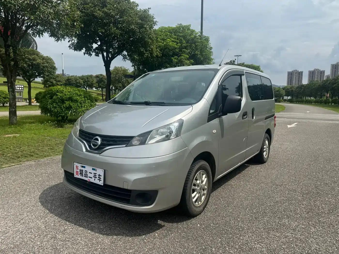 Nissan NV200 2011 1.6L 232-seat Premium Model — миниатюра 1