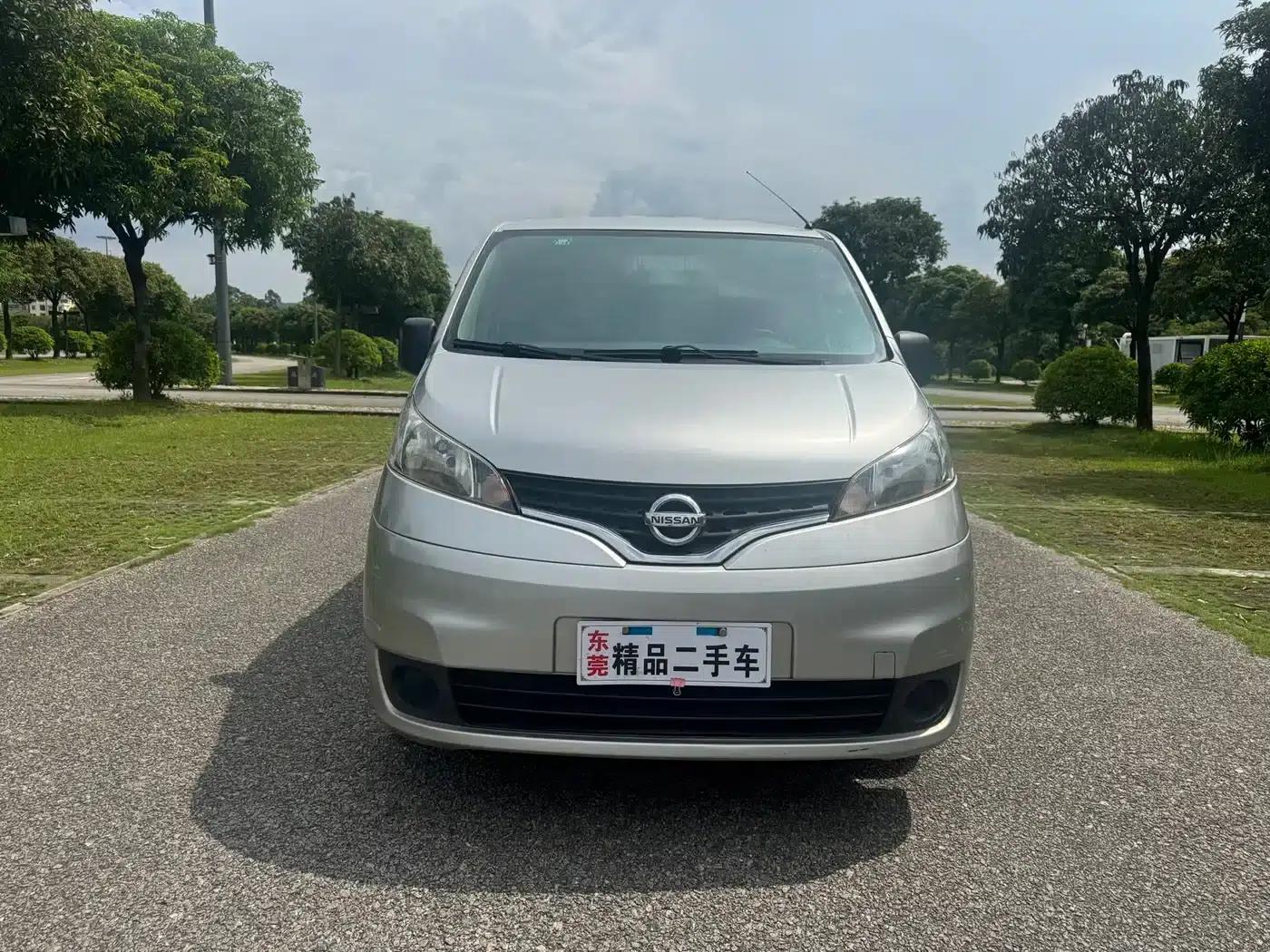 Nissan NV200 2011 1.6L 232-seat Premium Model — миниатюра 2