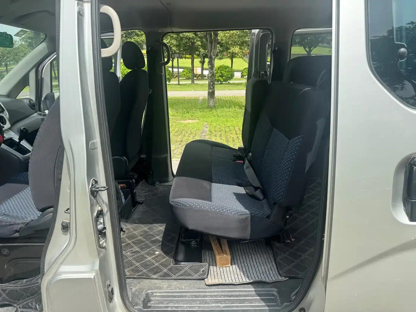 Nissan NV200 2011 1.6L 232-seat Premium Model — миниатюра 11