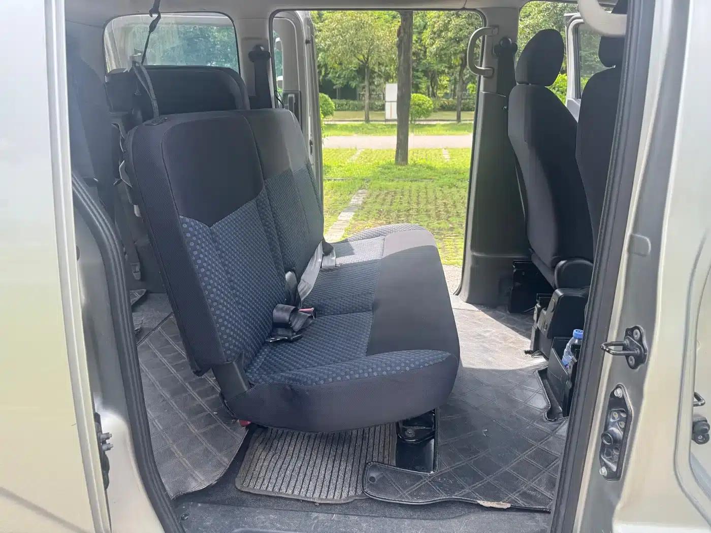 Nissan NV200 2011 1.6L 232-seat Premium Model — миниатюра 12