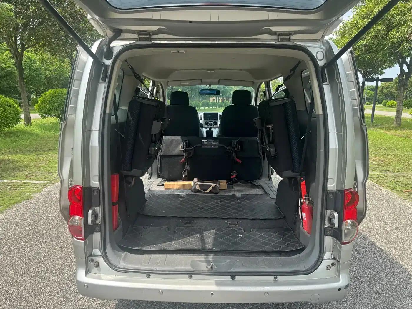 Nissan NV200 2011 1.6L 232-seat Premium Model — миниатюра 14