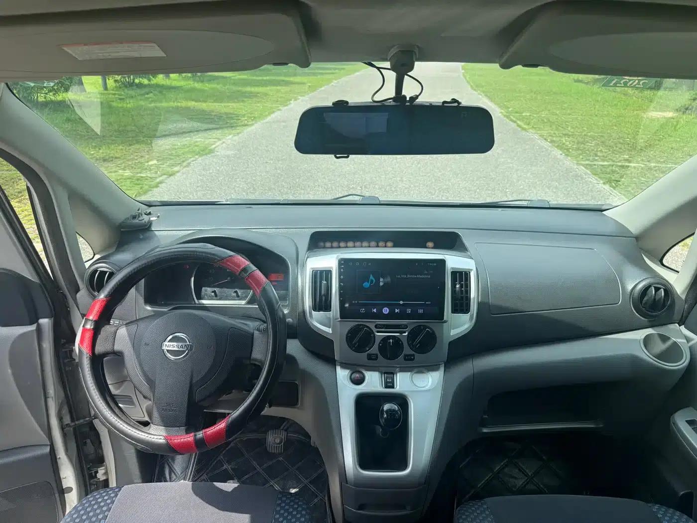 Nissan NV200 2011 1.6L 232-seat Premium Model — миниатюра 15