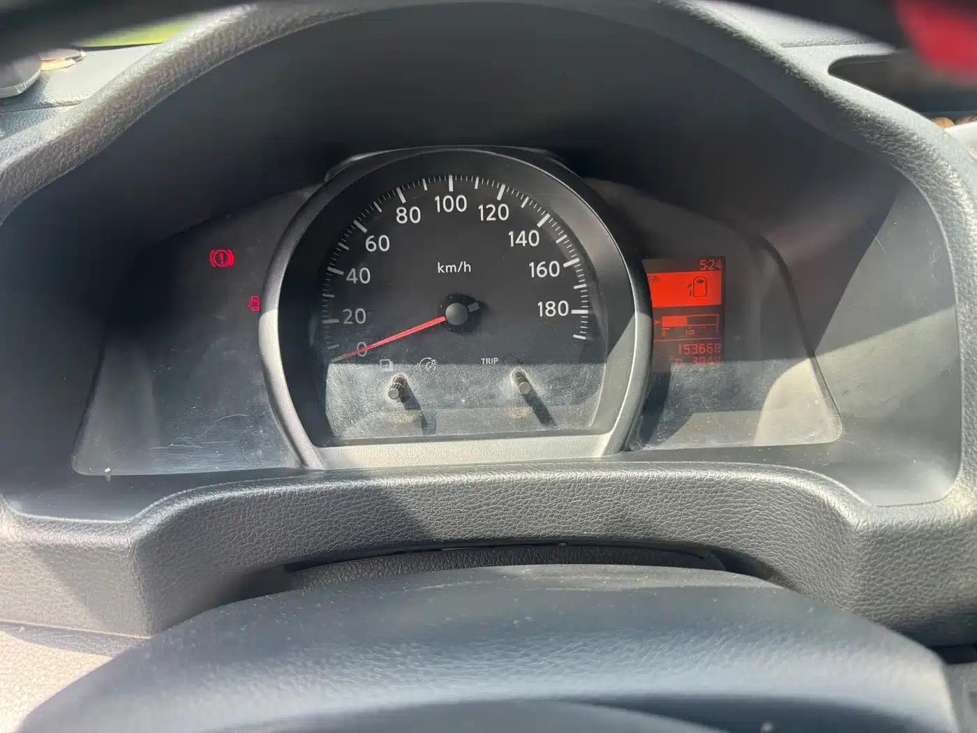Nissan NV200 2011 1.6L 232-seat Premium Model — миниатюра 17