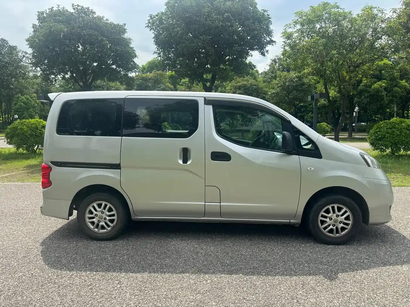 Nissan NV200 2011 1.6L 232-seat Premium Model — миниатюра 4