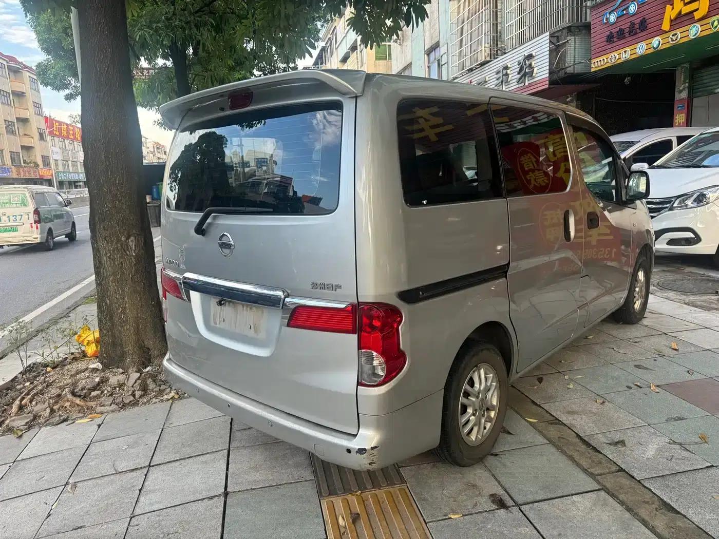 Nissan NV200 2011 1.6L 232-seat Premium Model — миниатюра 8