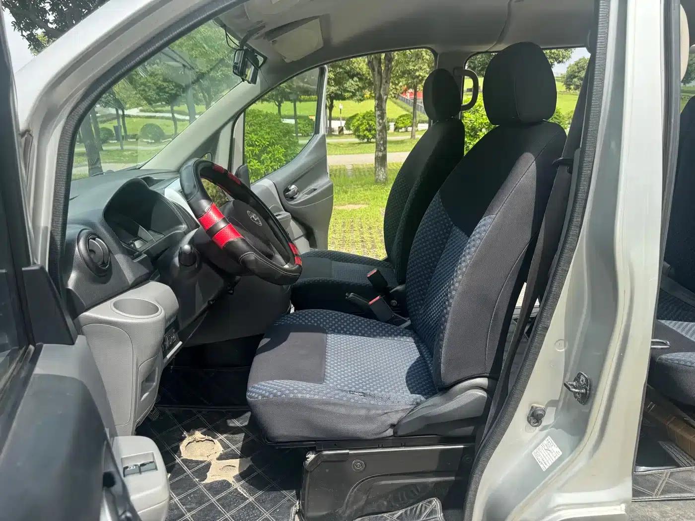 Nissan NV200 2011 1.6L 232-seat Premium Model — миниатюра 9