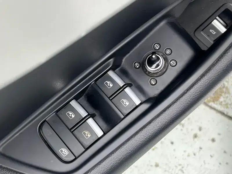 Audi A4L 2018 30th Anniversary Edition 45 TFSI quattro Individual Sport Edition — миниатюра 26