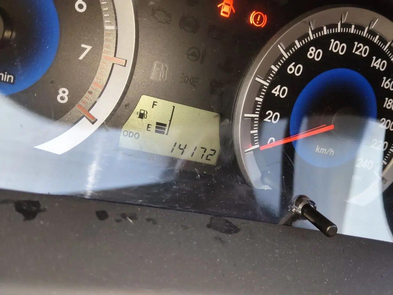 Toyota Corolla EX 2013 1.6L Manual Excellence Edition — миниатюра 12