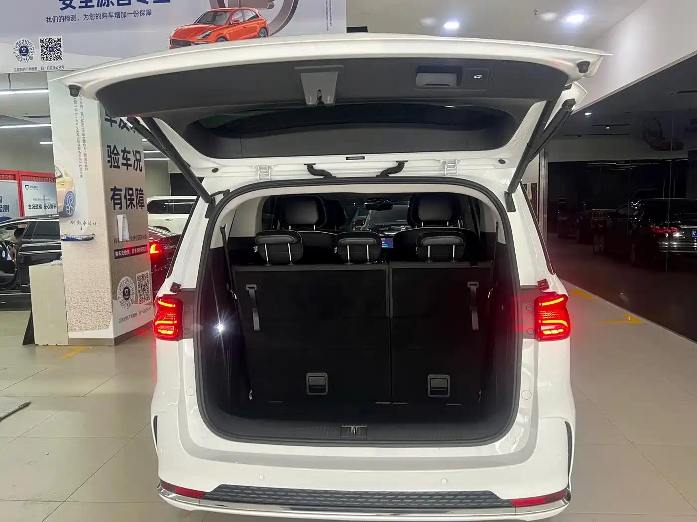 Roewe iMAX8 2021 400TGI Supreme Series Land Cruiser Edition — миниатюра 16