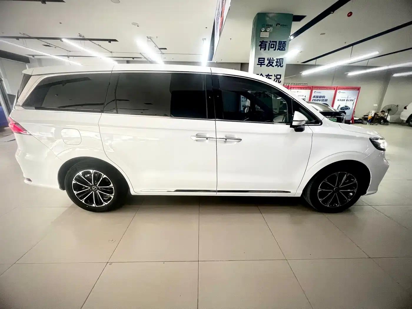 Roewe iMAX8 2021 400TGI Supreme Series Land Cruiser Edition — миниатюра 4