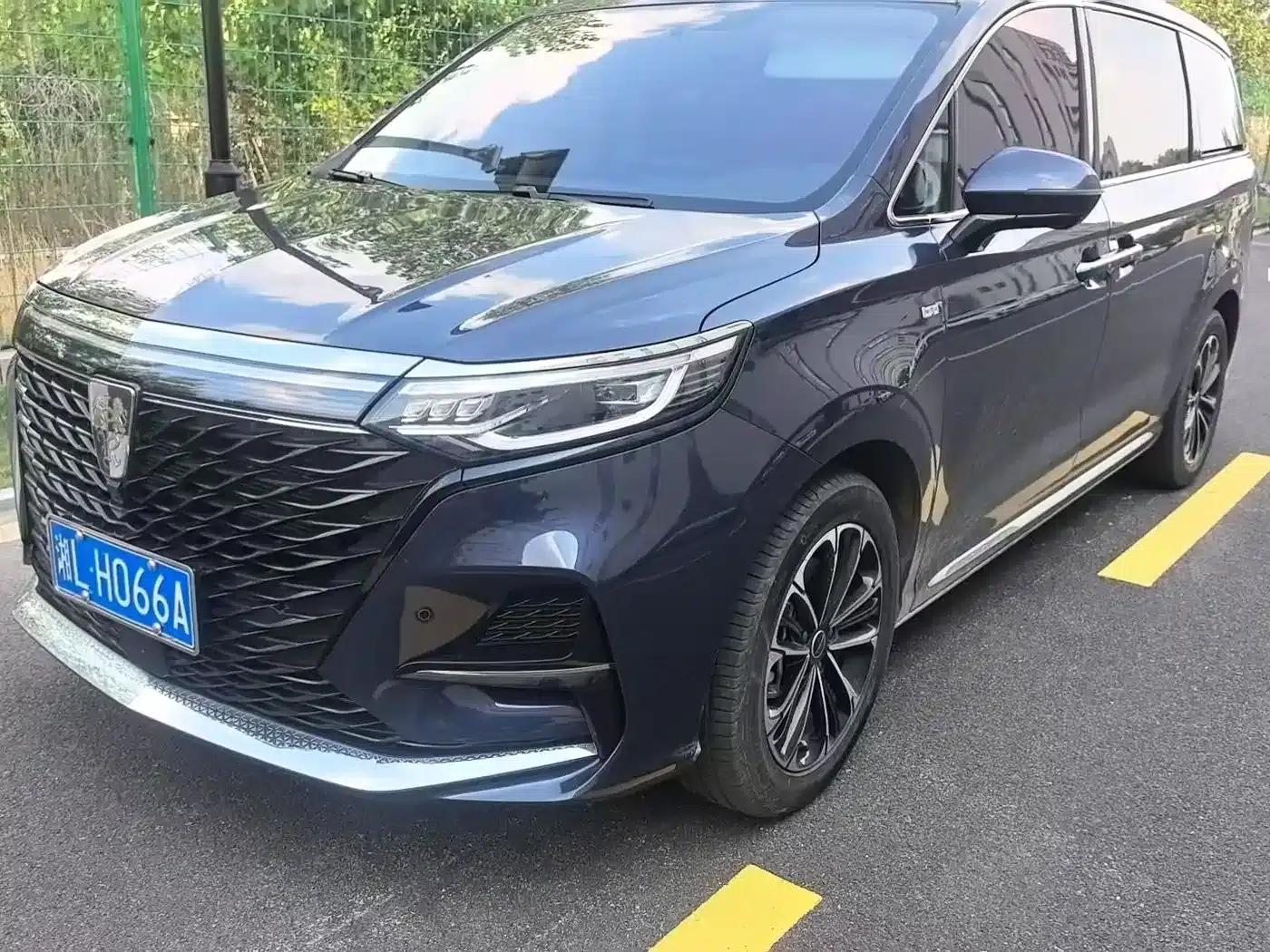 Roewe iMAX8 2022 400TGI Joyful Edition — миниатюра 1
