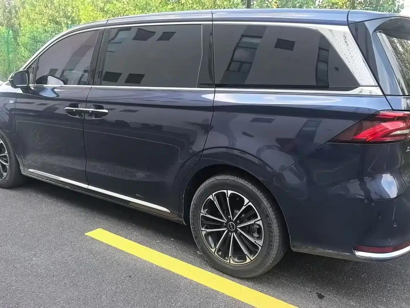 Roewe iMAX8 2022 400TGI Joyful Edition — миниатюра 5
