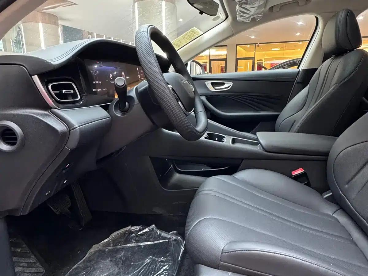 Roewe D7 2023 DMH 125km Super Edition — миниатюра 11