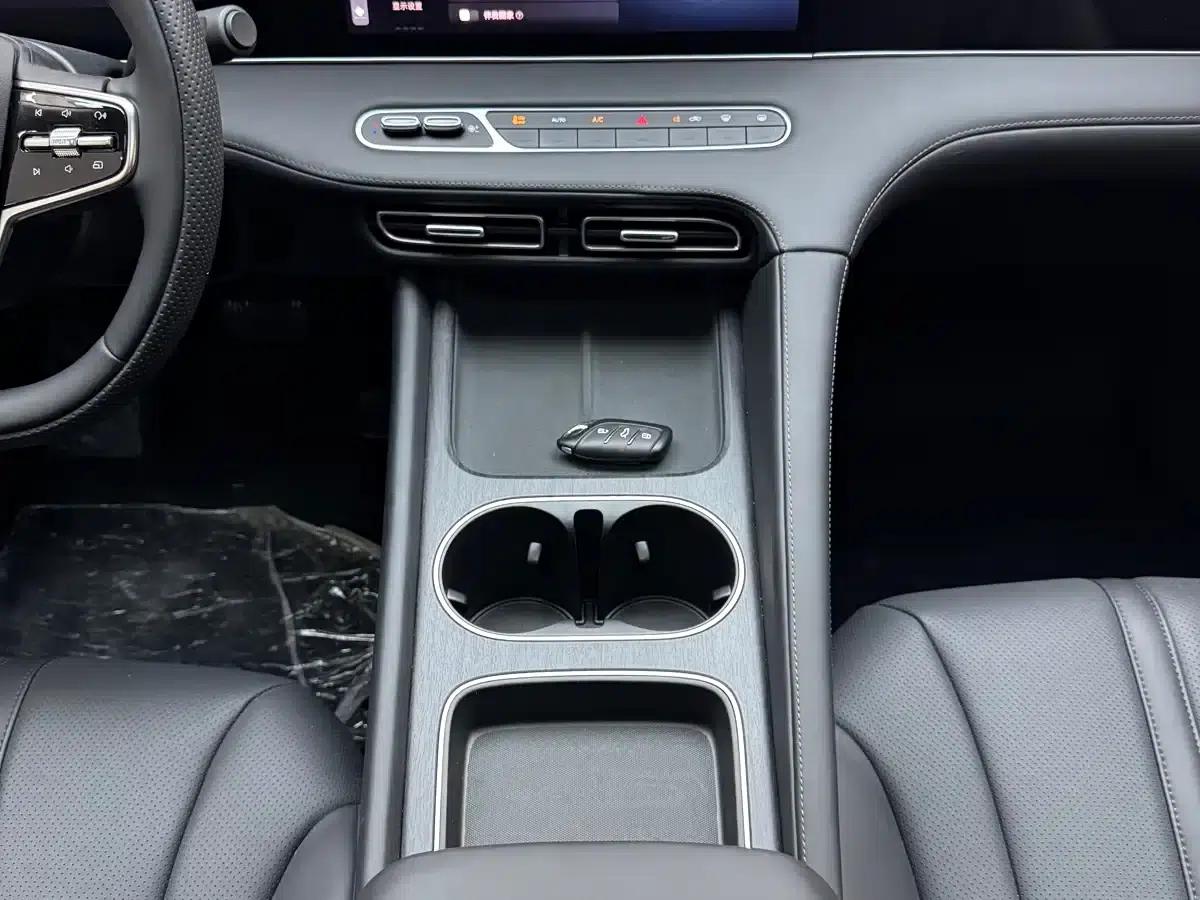 Roewe D7 2023 DMH 125km Super Edition — миниатюра 15