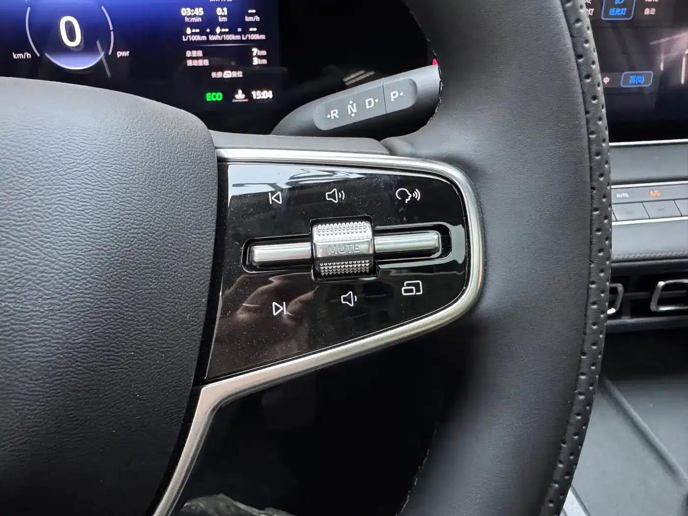 Roewe D7 2023 DMH 125km Super Edition — миниатюра 22