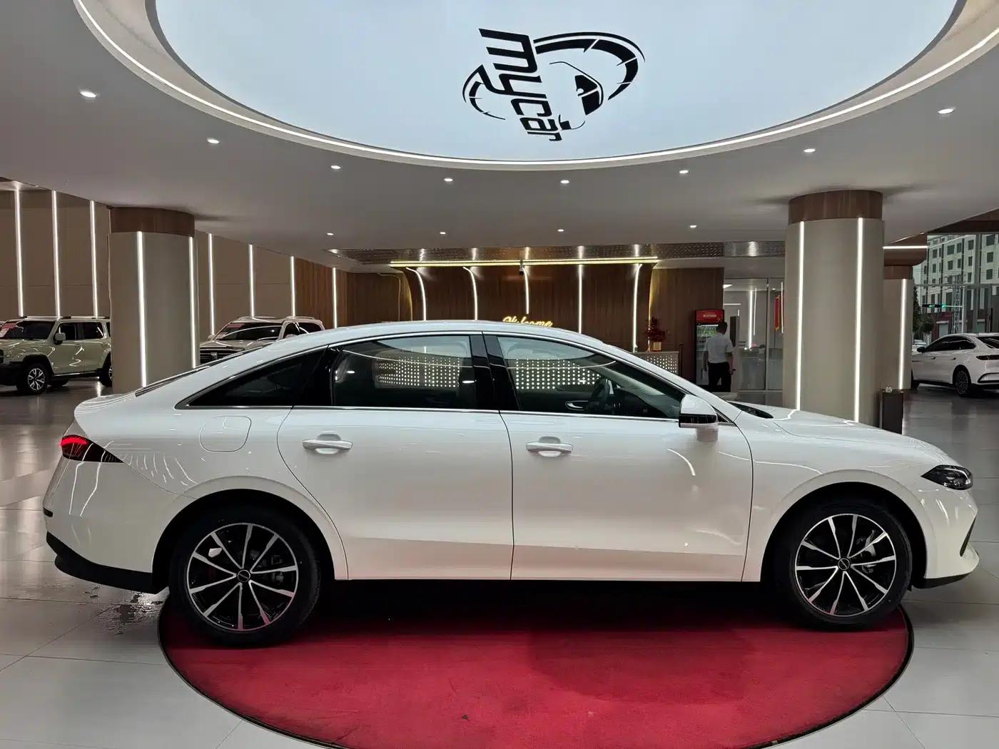 Roewe D7 2023 DMH 125km Super Edition — миниатюра 4