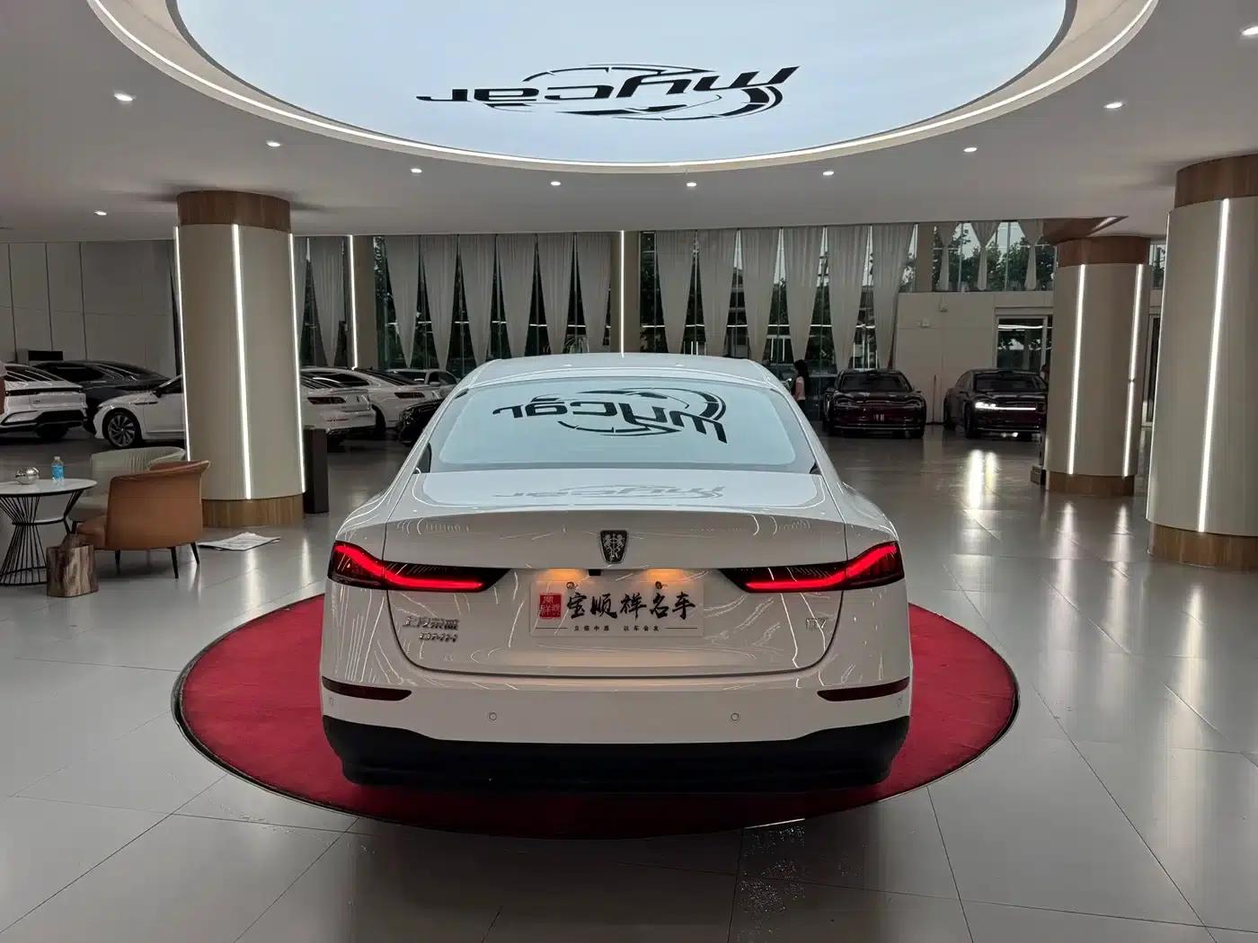 Roewe D7 2023 DMH 125km Super Edition — миниатюра 6