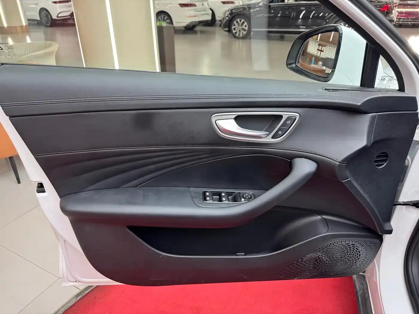 Roewe D7 2023 DMH 125km Super Edition — миниатюра 9