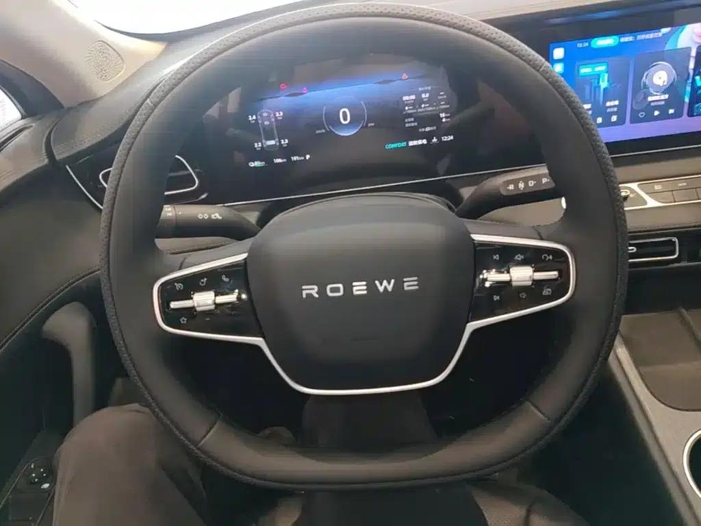 Roewe D7 2025 DMH 125km World Champion Edition — миниатюра 11