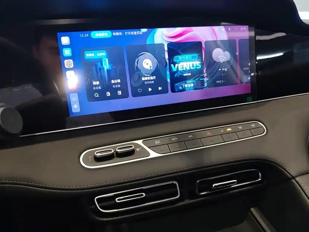 Roewe D7 2025 DMH 125km World Champion Edition — миниатюра 13