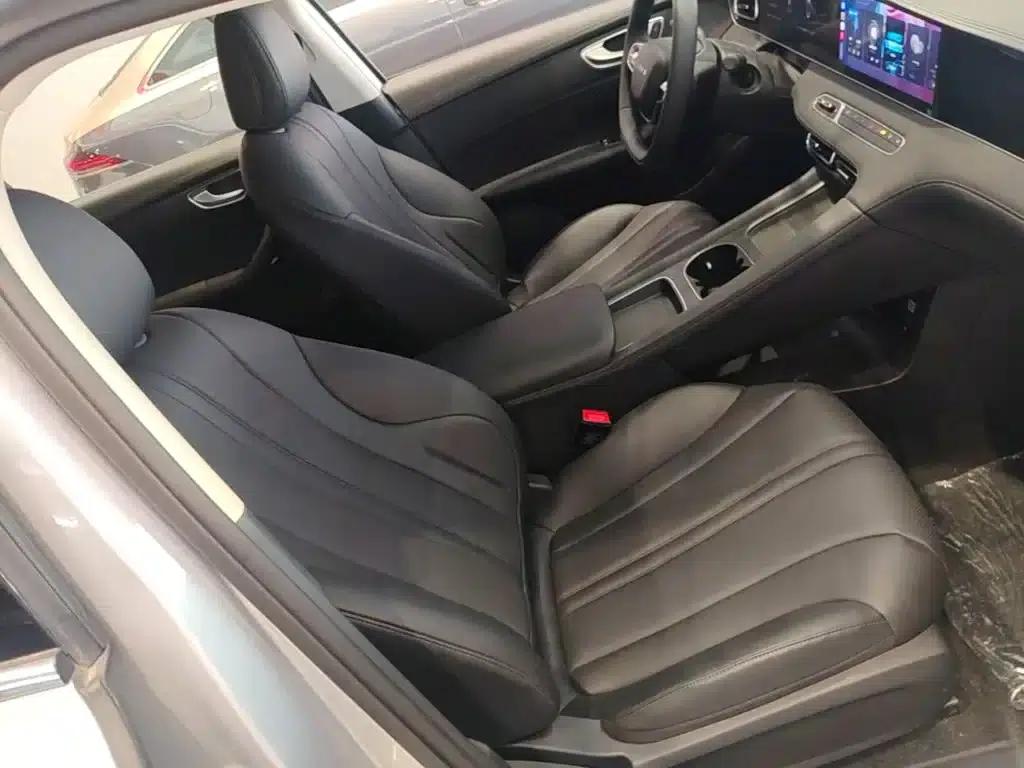 Roewe D7 2025 DMH 125km World Champion Edition — миниатюра 25
