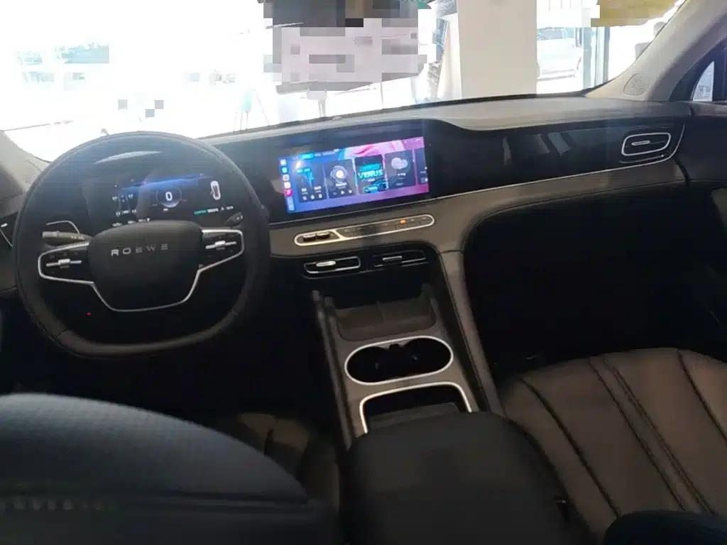 Roewe D7 2025 DMH 125km World Champion Edition — миниатюра 10