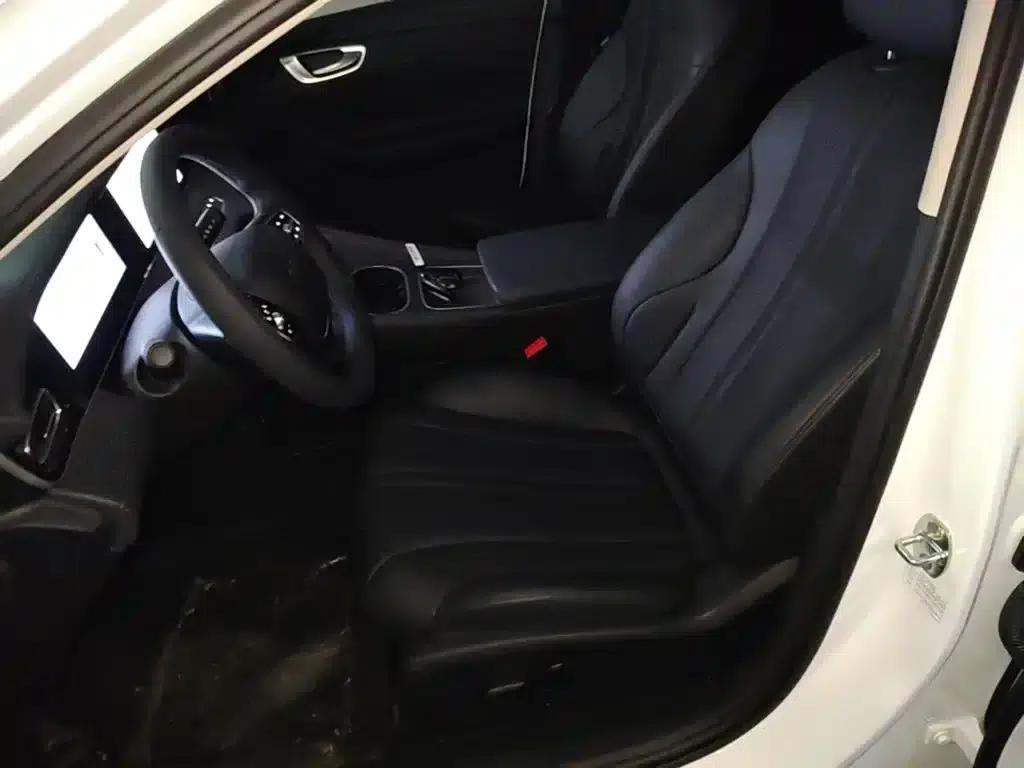 Roewe D7 2025 DMH 125km World Champion Edition — миниатюра 15