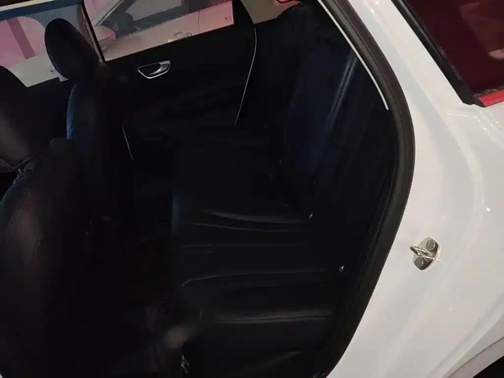 Roewe D7 2025 DMH 125km World Champion Edition — миниатюра 17